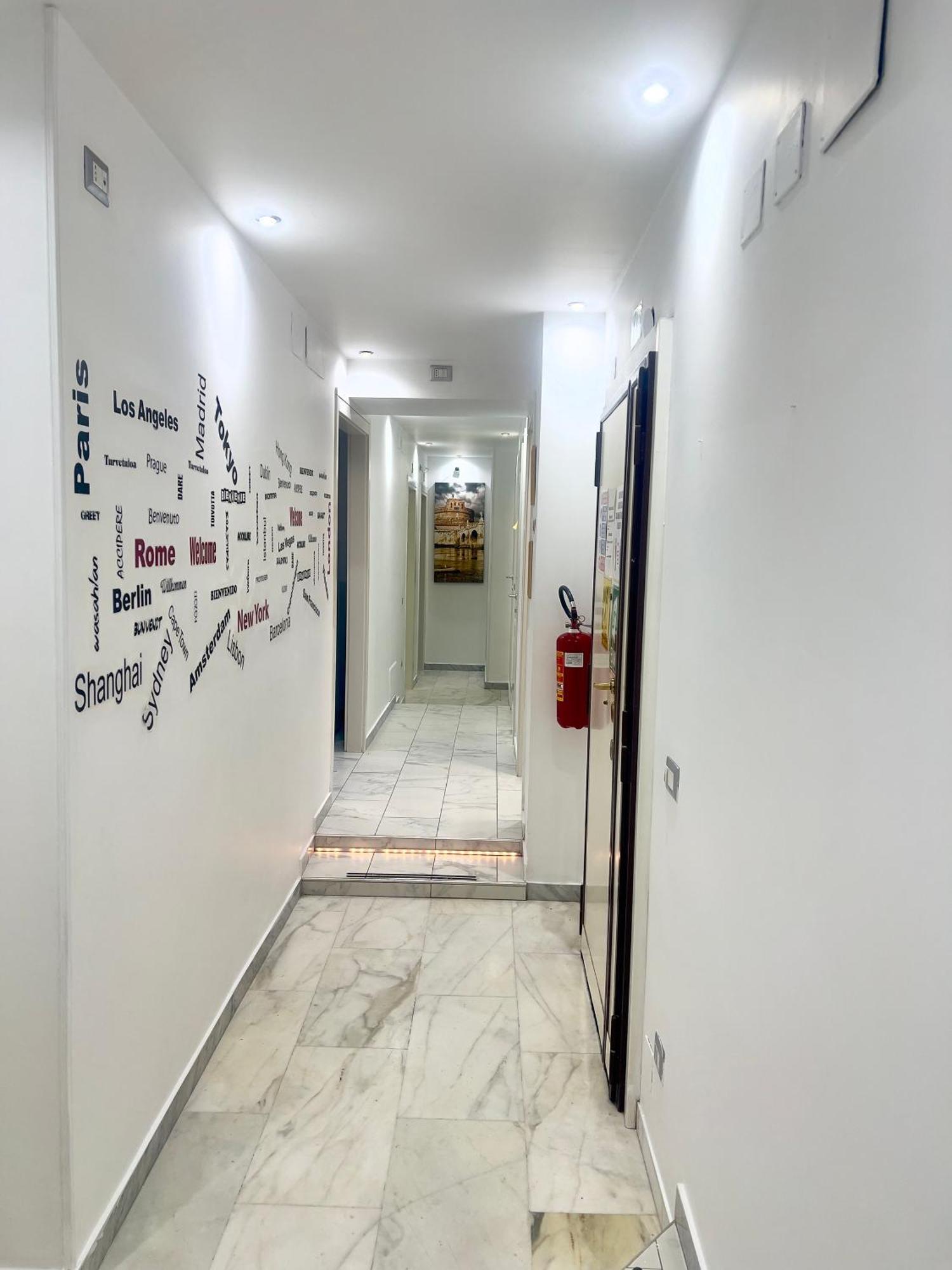 Santa Maria Accommodation Рим Экстерьер фото